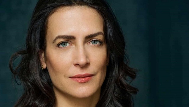 普利策奖得主埃利奥特：我把书写无家可归孩子的书读给她们听