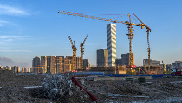 2021年全国商品房销售创历史新高，但房企土地购置面积大幅下滑