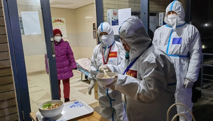 他们每天“骗”儿子“明天回来”！严寒之下，宝山这个小区热流涌动