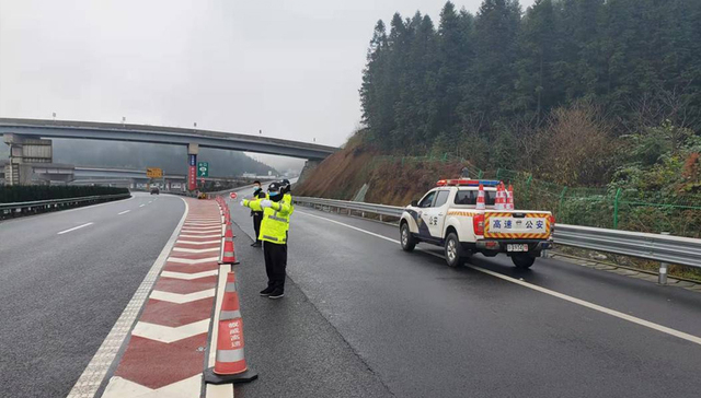 暴雪再袭川南，S37叙威高速全线关闭实施除雪作业