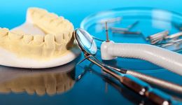 牙醫(yī)年入百萬，公司資不抵債，王思聰投過的瑞爾集團(tuán)如何爭奪“港股牙科第一股”？