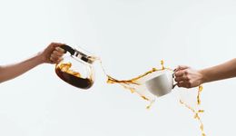 这些企业、产业在如日中天时，我们都曾唱空、质疑，预警还在继续……