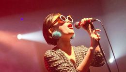 吃著火鍋唱著歌，餐飲拯救KTV