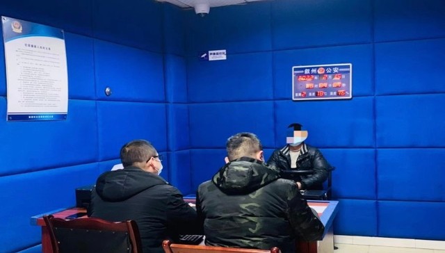 四川宜宾：男子驾车拖行交警 妨碍公务被刑事拘留