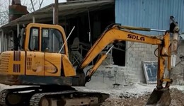 小镇青年正在失去“挖掘机崇拜”