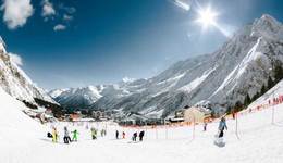 全民冰雪运动带动下，冰雪经济正扶摇直上