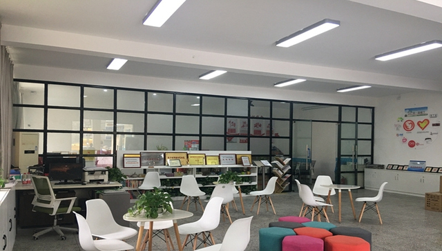 成都市金牛区：老旧小区在改造中焕新 “面子”“里子”都有