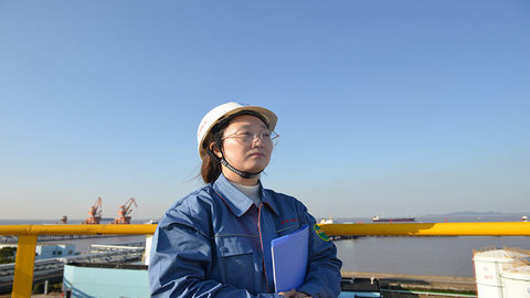 张晓磊：爬上17米储罐查隐患，“安全女管家”为世界大港筑起一道“防火墙”