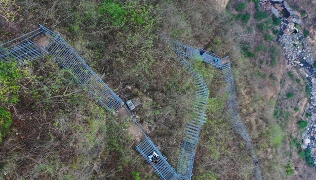 脱贫后的“悬崖村” 就这样成为令人向往的“诗和远方”……