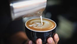 咖啡戰(zhàn)事再升級：瑞幸緊逼星巴克、國產(chǎn)咖啡猛開店、Manner開始送外賣......