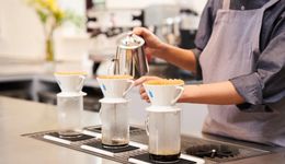 首店排長(zhǎng)隊(duì)的藍(lán)瓶咖啡，今天在華又宣布了個(gè)“第一次”