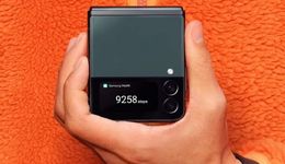 三星把折疊屏玩出花，可翻折可卷曲，面積翻倍