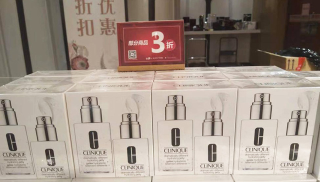 临期尾货化妆品在海南免税店走俏，价格诱人但囤货仍需谨慎