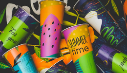 換個(gè)包裝就能火，頭部品牌完成了這項(xiàng)茶飲杯升級(jí)