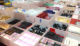 多地化妝品店被罰，小樣不合規(guī)為何屢禁不止？