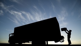 顺丰控股走到了“背光的一侧”