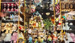 时代向前，百货向后