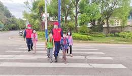 碧桂园的“红马甲”们，暖心护航上学路