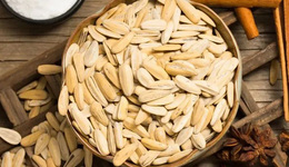 “无心”年轻人，瓜子大王靠什么闯关百亿？