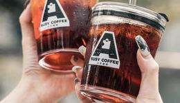 一上贈(zèng)品就售罄？五一假期，茶百道又戳中消費(fèi)心理