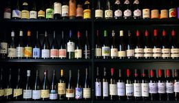 微醺时代，葡萄酒凭什么“醉人”？