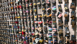 藏在十元店里的新黑马：半年创下行业最大融资，一年卖出10个亿