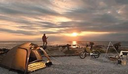 中年人的快乐：左手露营、右手摩托