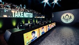 小组赛全胜，“被重赛”的RNG昂首晋级了