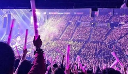 线上演唱会又火了，狂欢背后商业兴起