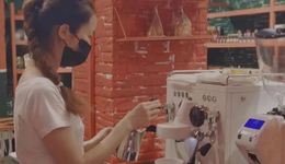 顾客DIY，高峰期日售1000+单，汉口二厂出了个饮品新玩法