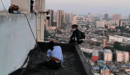 九十米高空营救轻生女，南阳女民警：幸运的是，我最后抓住了她