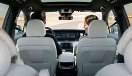 智能座艙“卷起來了”：整車廠加碼，供應商林立