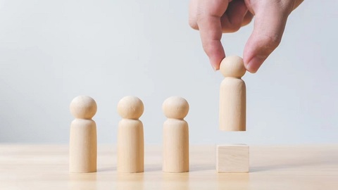 上海宇培集团董事长兼总经理李士发离任 卞卡接任总经理