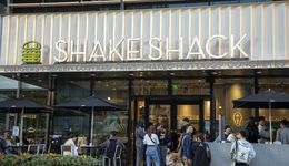 0关店，全速发力的Shake Shack能否稳住方向盘？