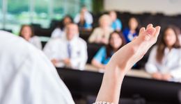 培训机构盯上毕业生钱包