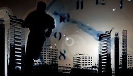 三只松鼠困在流量里