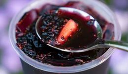 每天1小时售罄，黑色柠檬茶走红，这已是今年第5个“黑爆款”了