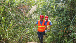 引输水管道巡线员：每天流的汗水能装满一矿泉水瓶