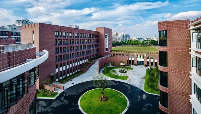 一轴两翼、五育融合，曹杨二中这样完善育人模式 