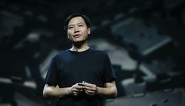 勞模雷軍賣慘，小米絕處謀生