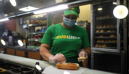 关店1600家，美国快餐之王为什么被中国路边摊吊打