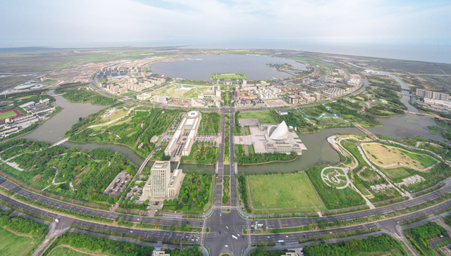 上海临港半年实现营收33.53亿元 归母净利下降38.73%