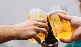 啤酒三巨头中场“战事”，决胜高端的拐点已至？