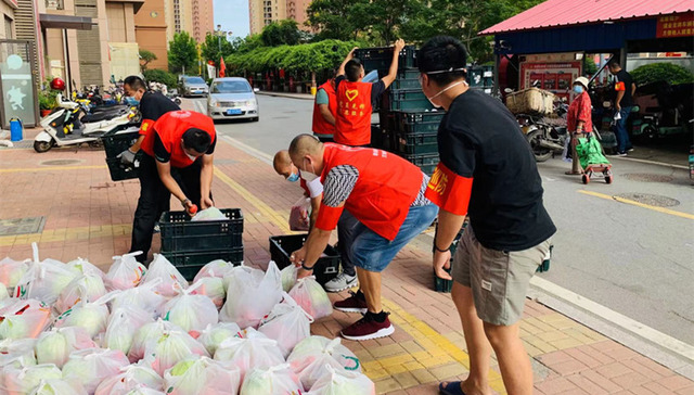 山东省青岛市即墨区：志愿者爱心蔬菜配送  服务暖民心