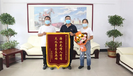 榜样！山港“奥特曼”勇救落海男童