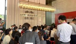 稳健与速度齐飞，顶流红盘保利·锦上携“低密”人居燃动港务区