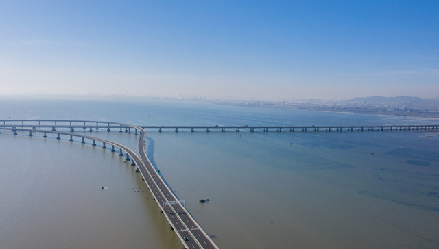 青岛跨海大桥再降费，定向利好上合示范区和高新区