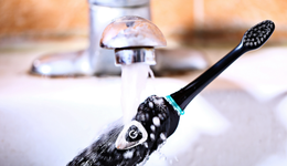 連續(xù)兩年量額齊降，電動牙刷“不香了”？