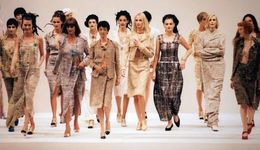 时装界的传奇，离开三年老佛爷仍在被致敬