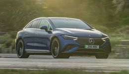 賣得實(shí)在太慘，奔馳百萬電車狂降23萬，有救嗎？